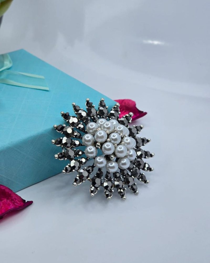 Round Vintage Brooch